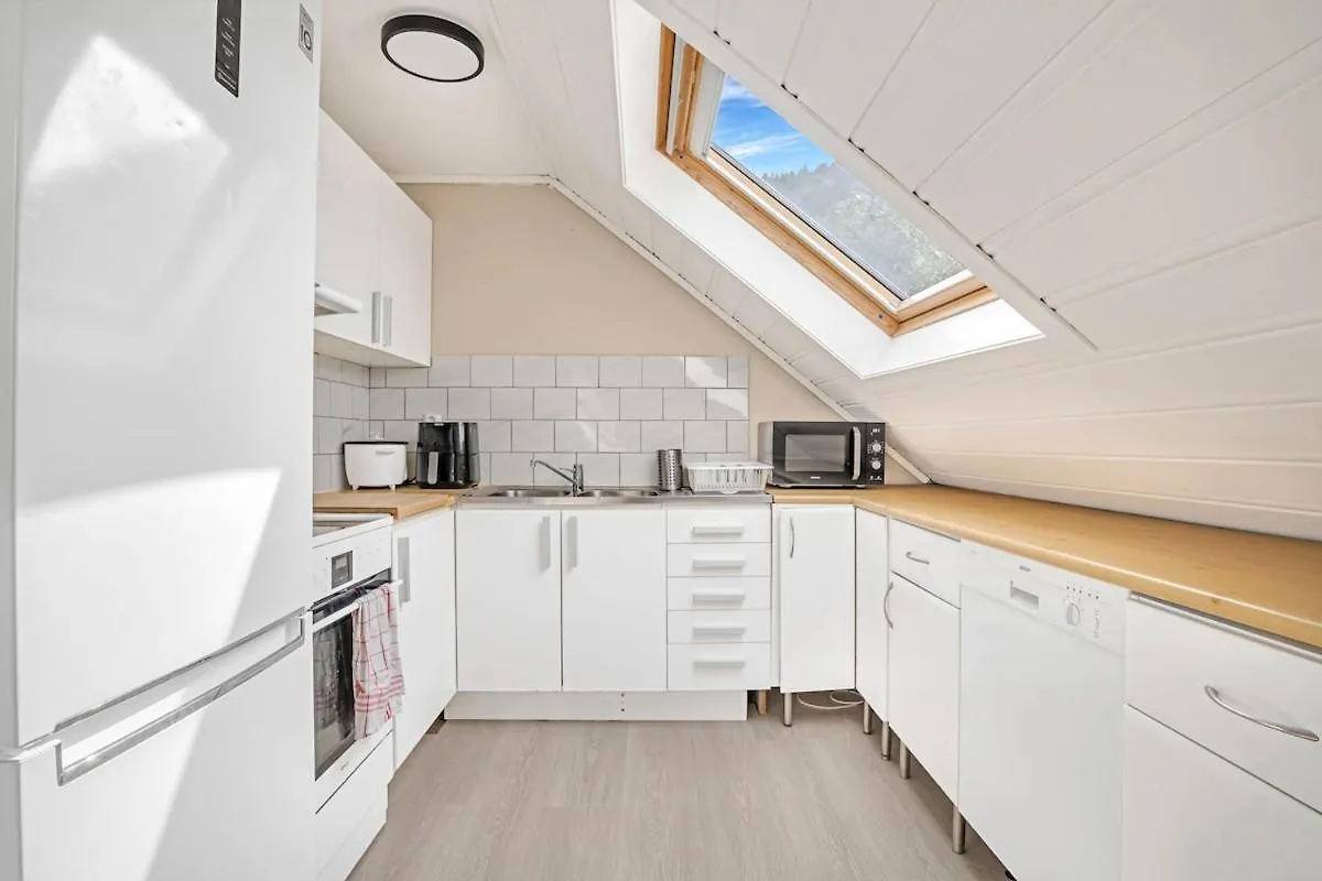 Top-Floor Apartment In 베르겐